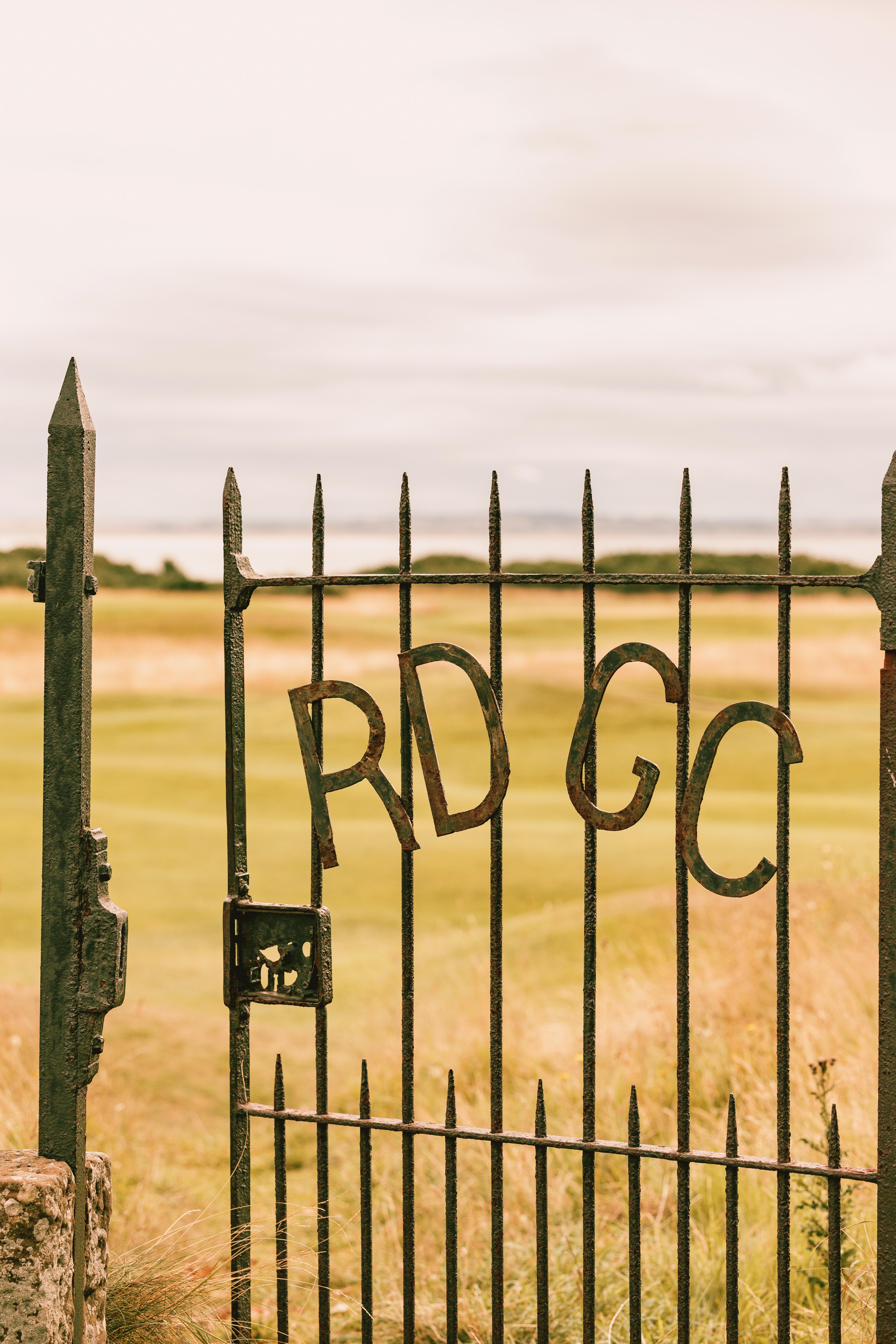 Dornoch Station Hotel Kültér fotó The club's initials on the entrance gate