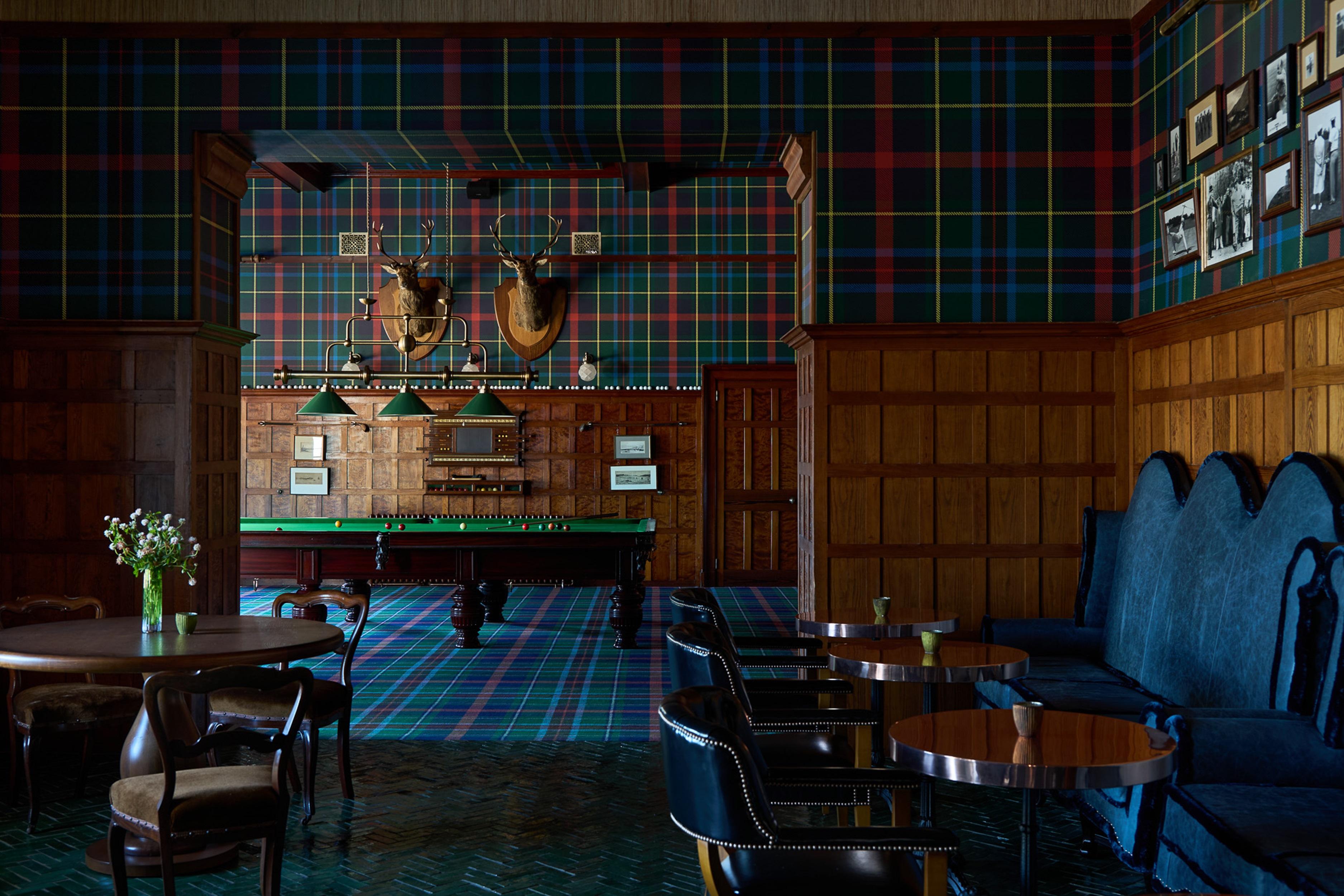 Dornoch Station Hotel Kültér fotó The interior of the bar
